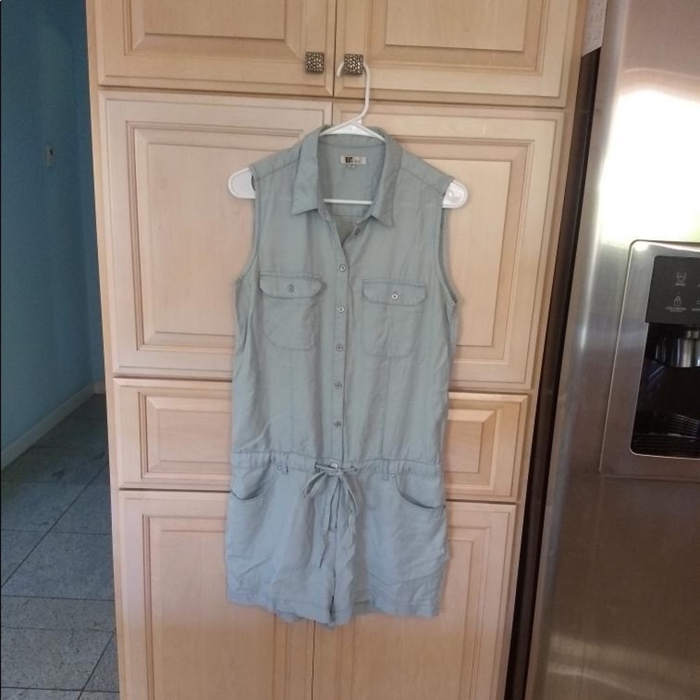 [LIKE 🆕] Kut From The Kloth: Chambray Romper